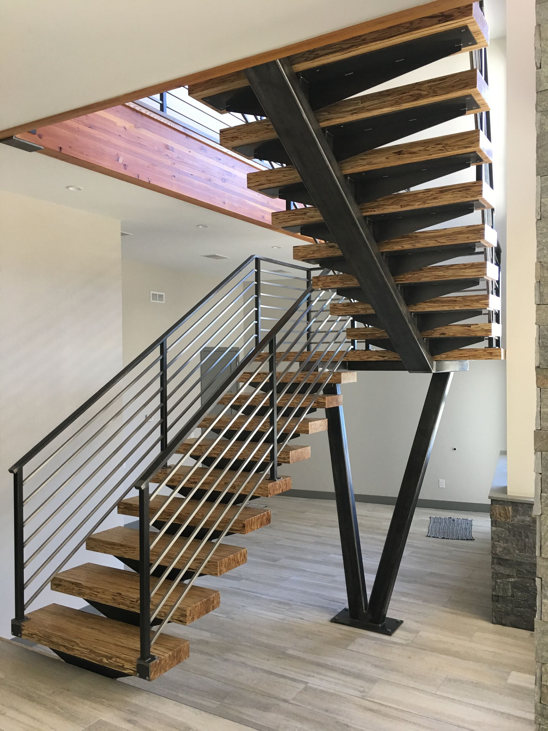 Mono stringer stairs