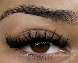 A mix of classic and volume lashes for a fuller, textured 
look.
Starting at $100