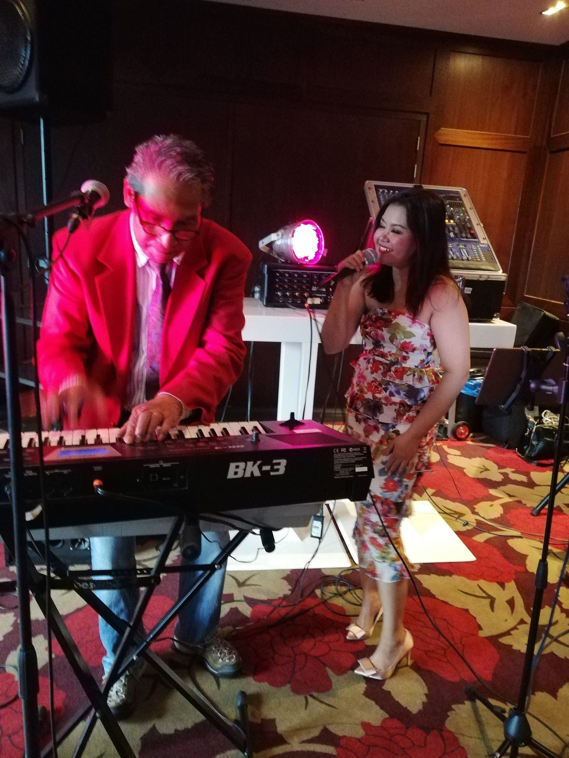 Indische Zanger Pianist Toetsenist Eugene Simon