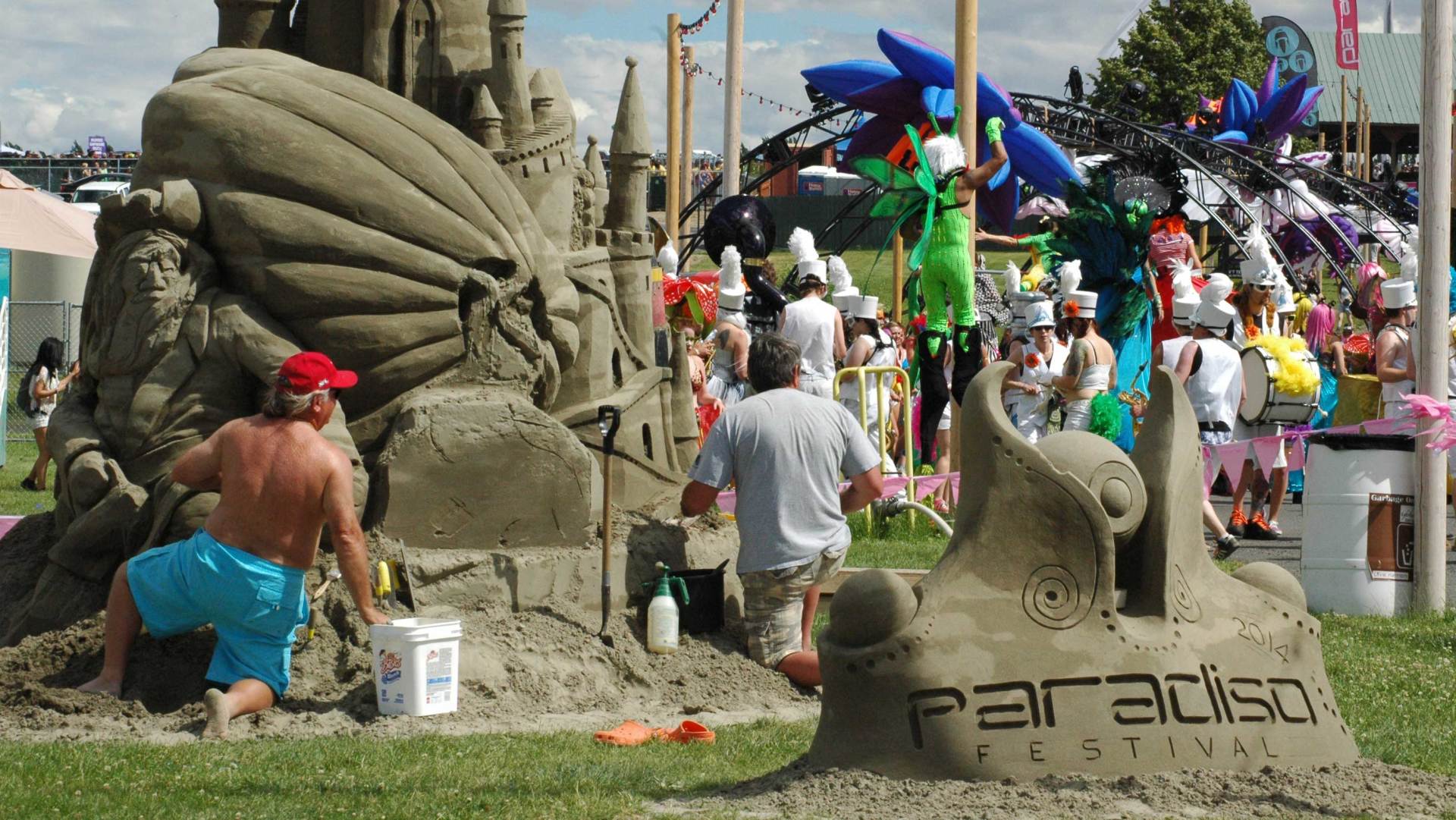 sand sculpture artist wash. USA Paradiso