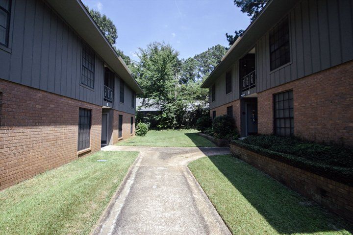 LAKELAND LANE - Side exterior