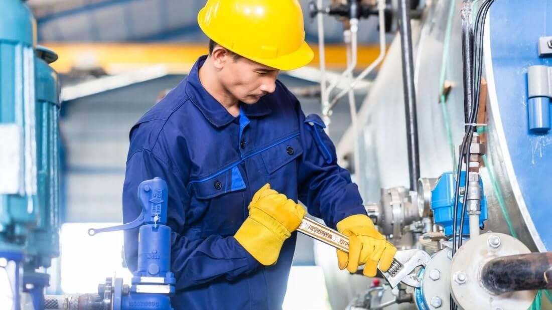 engineer-maintenance-oil-industry-industrial