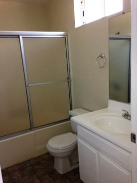 Sylvan Springs Apartments - Bathroom