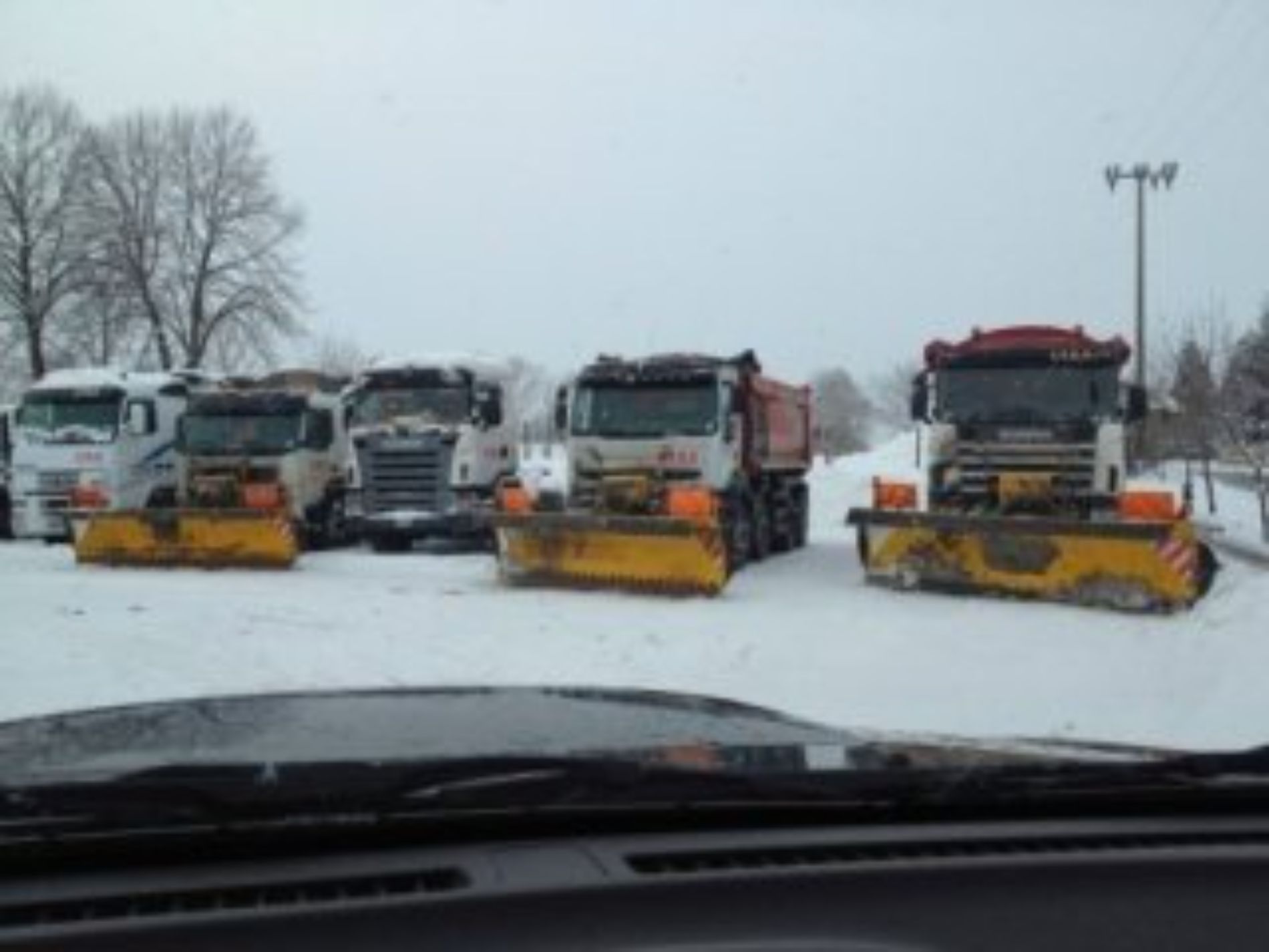 parco mezzi con macchine operatrici