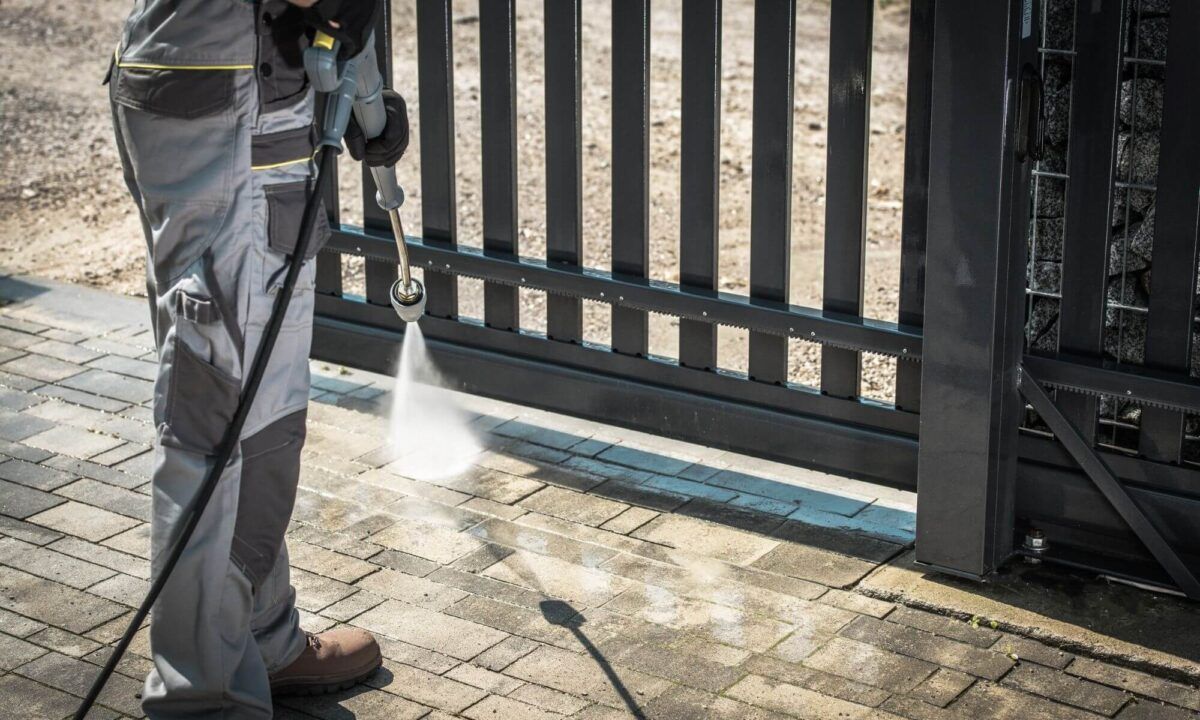 Driveway cleaning Tampa and Deck pressure washing Tampa for the your residence
