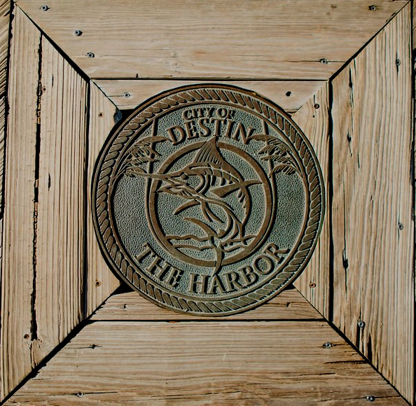 Destin FL metal crest on wooden board
