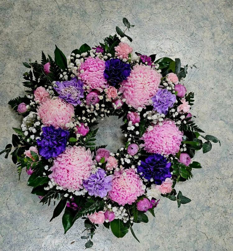 A Wreath of Pink and Purple Flowers and Baby 's Breath — Greenfield Blooms and Gifts In Wanguri, NT