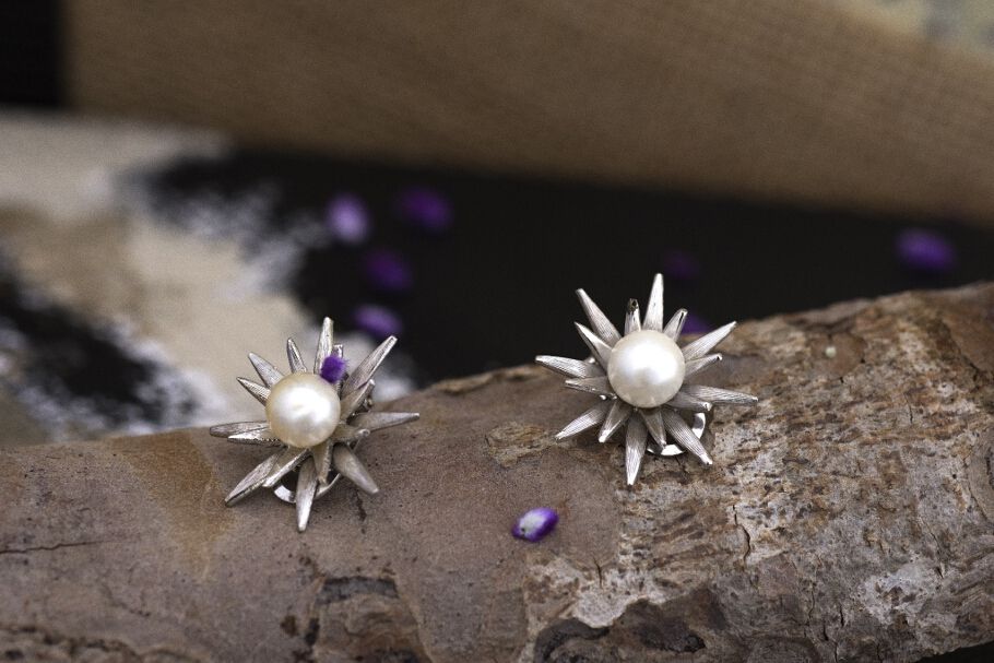 עגילי וינטג' זהב לבן 18 קראט קליפס כוכבים עם פנינים