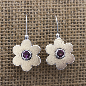 עגילי כסף סטרלינג בצורת פרח משובצים אבן אמתיסט מלוטשת