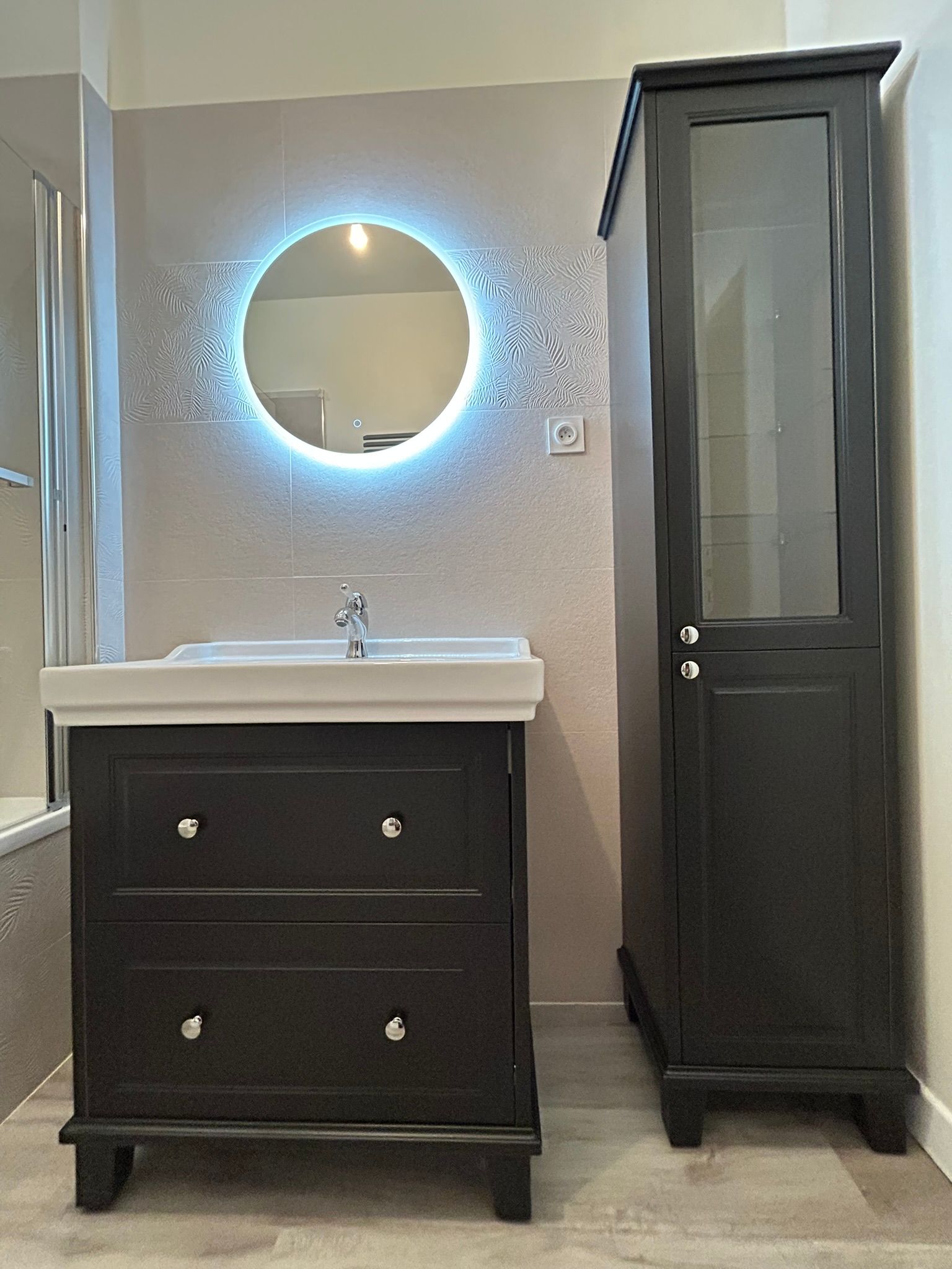 Lavabo et meuble de salle de bain