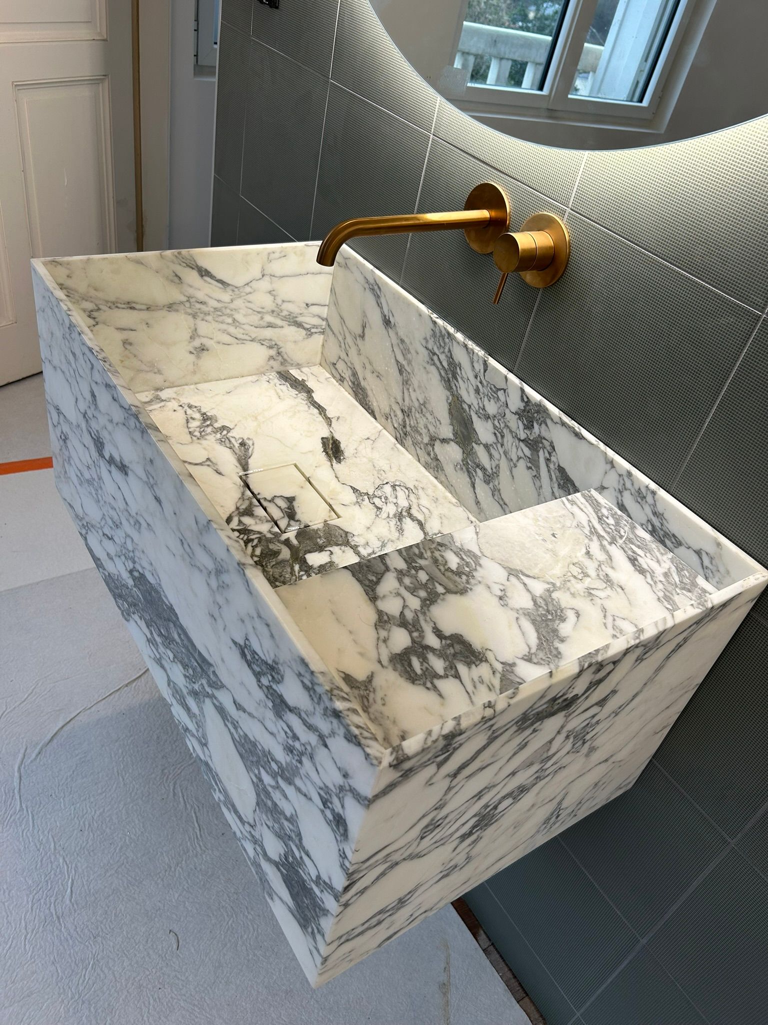 Lavabo d'une salle de bain au Havre