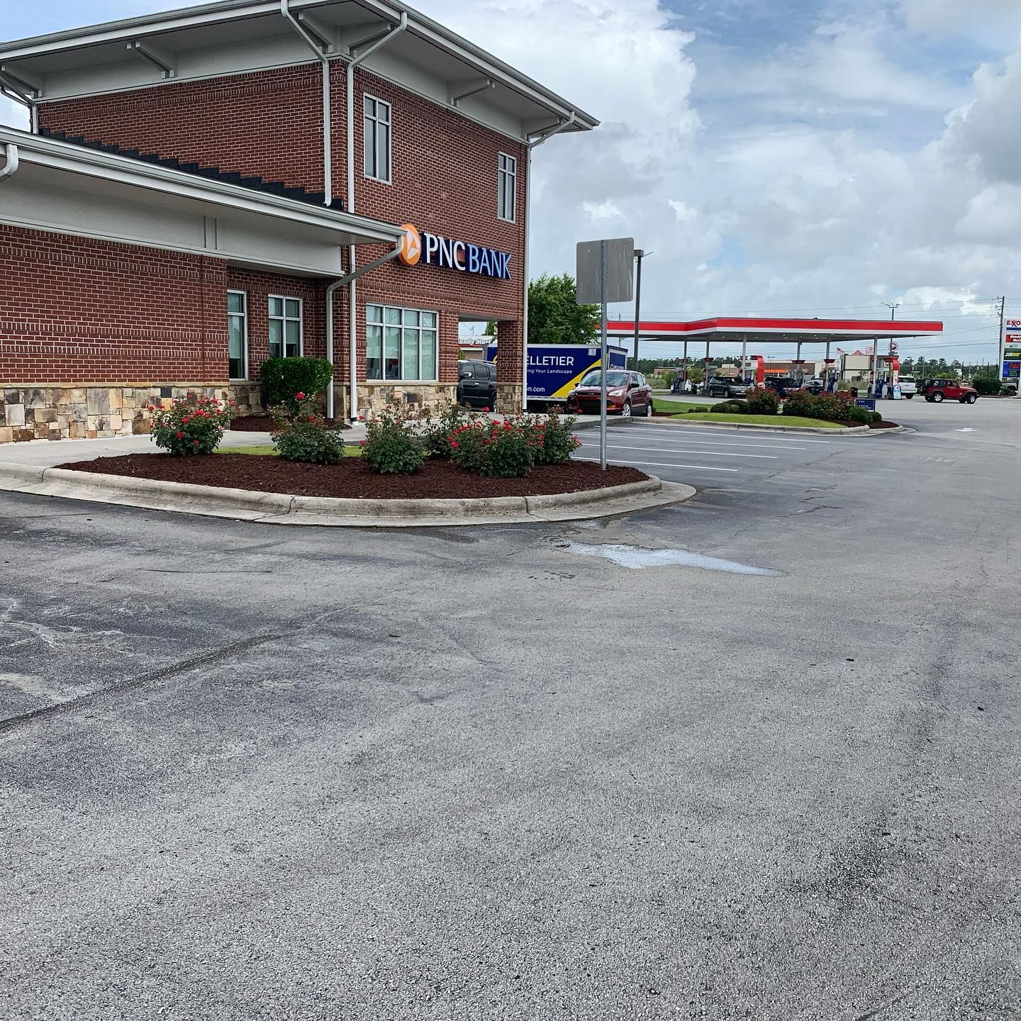 A brick building with a sign that says ' florida ' on it