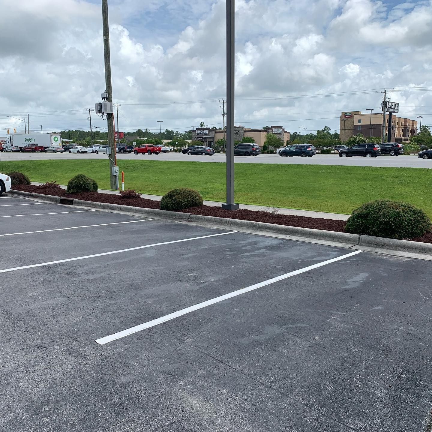 A parking lot with a lot of cars parked in it