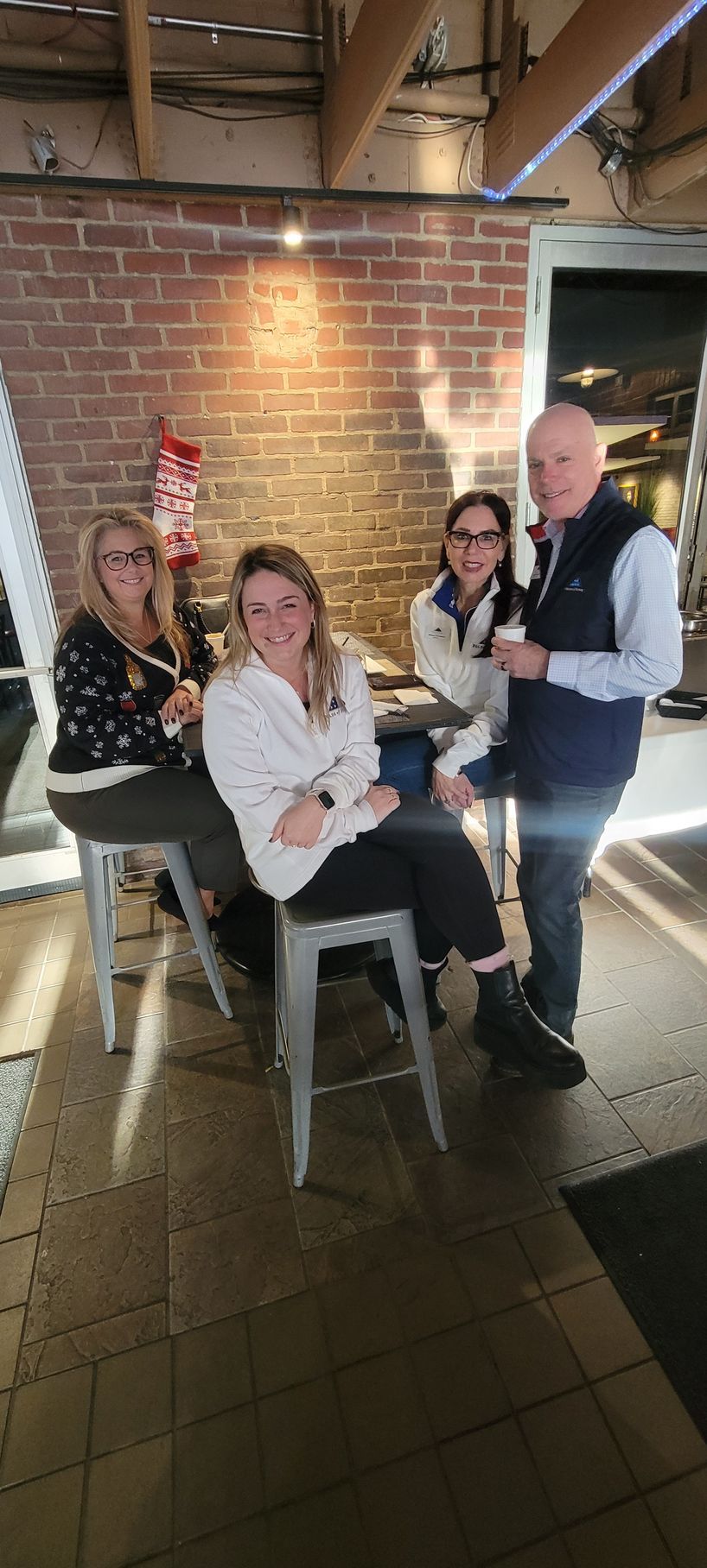 A group of people are sitting at a table in a restaurant