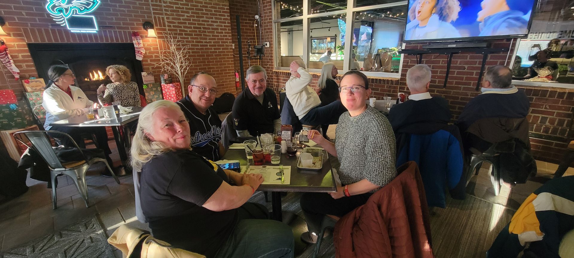 A group of people are sitting at tables in a restaurant