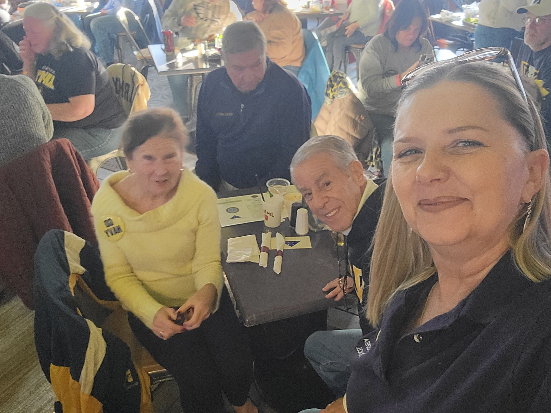 A group of people are sitting at a table in a restaurant