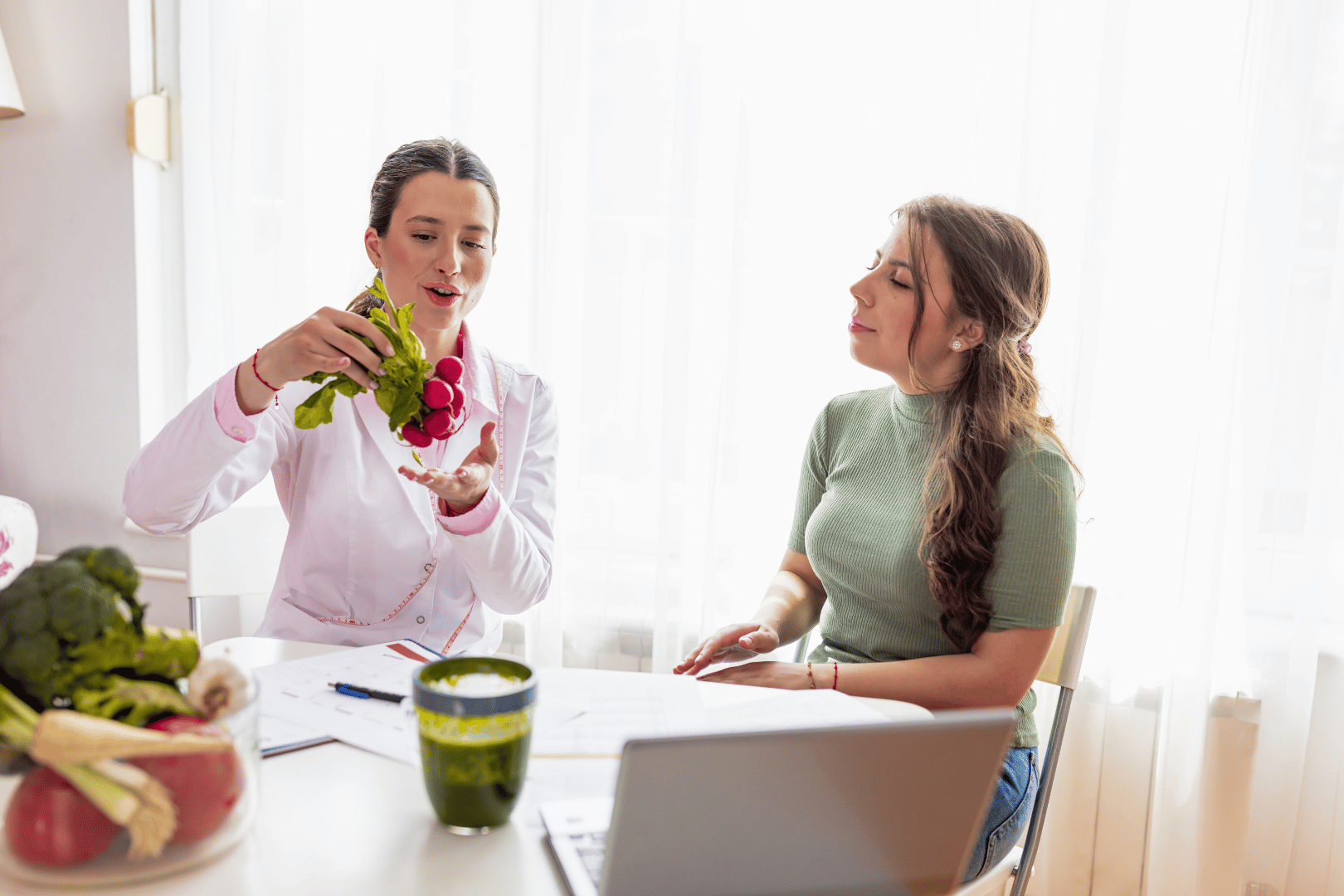 woman with a nutritionist