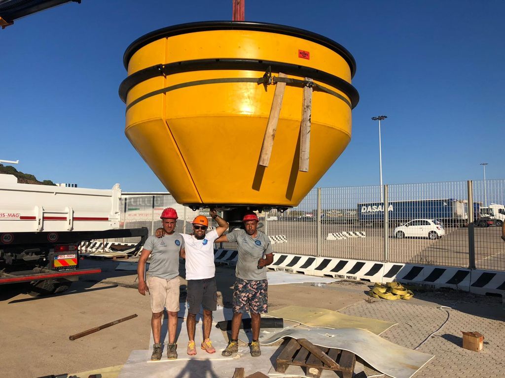 operai in una banchina