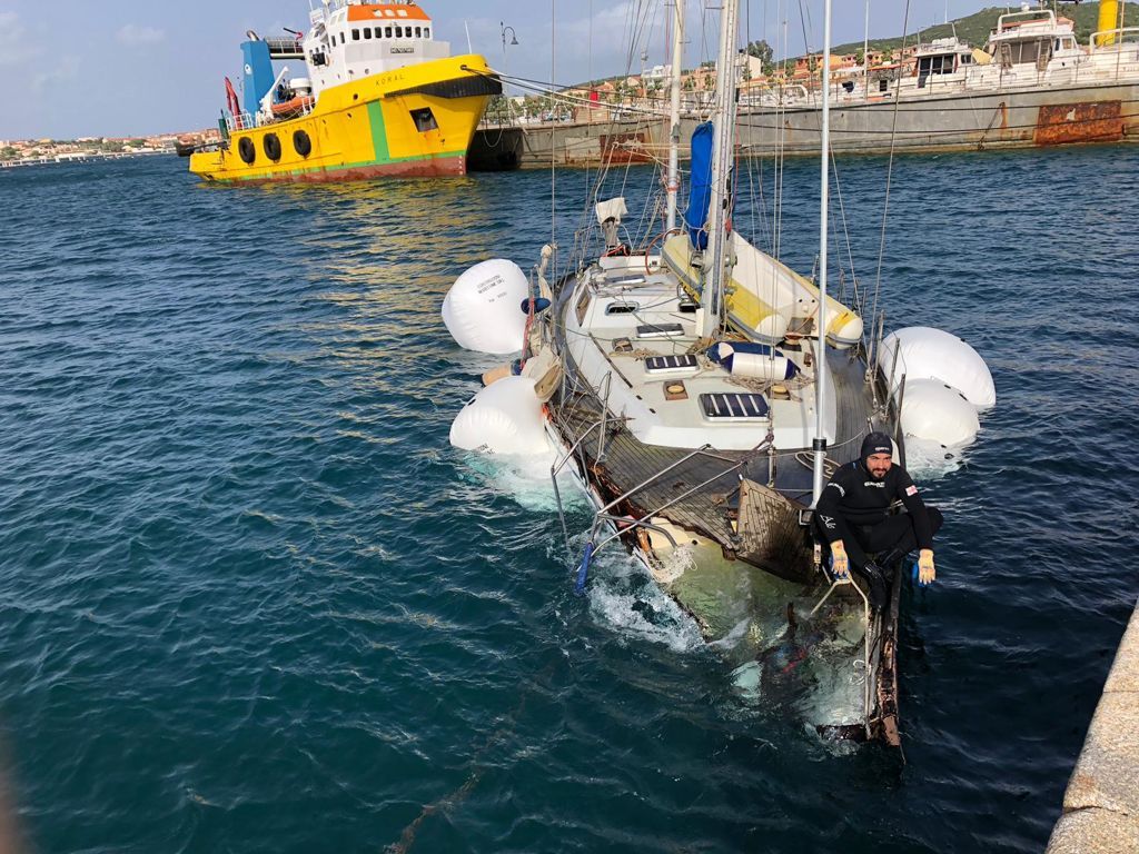 salvataggio imbarcazione in difficoltà