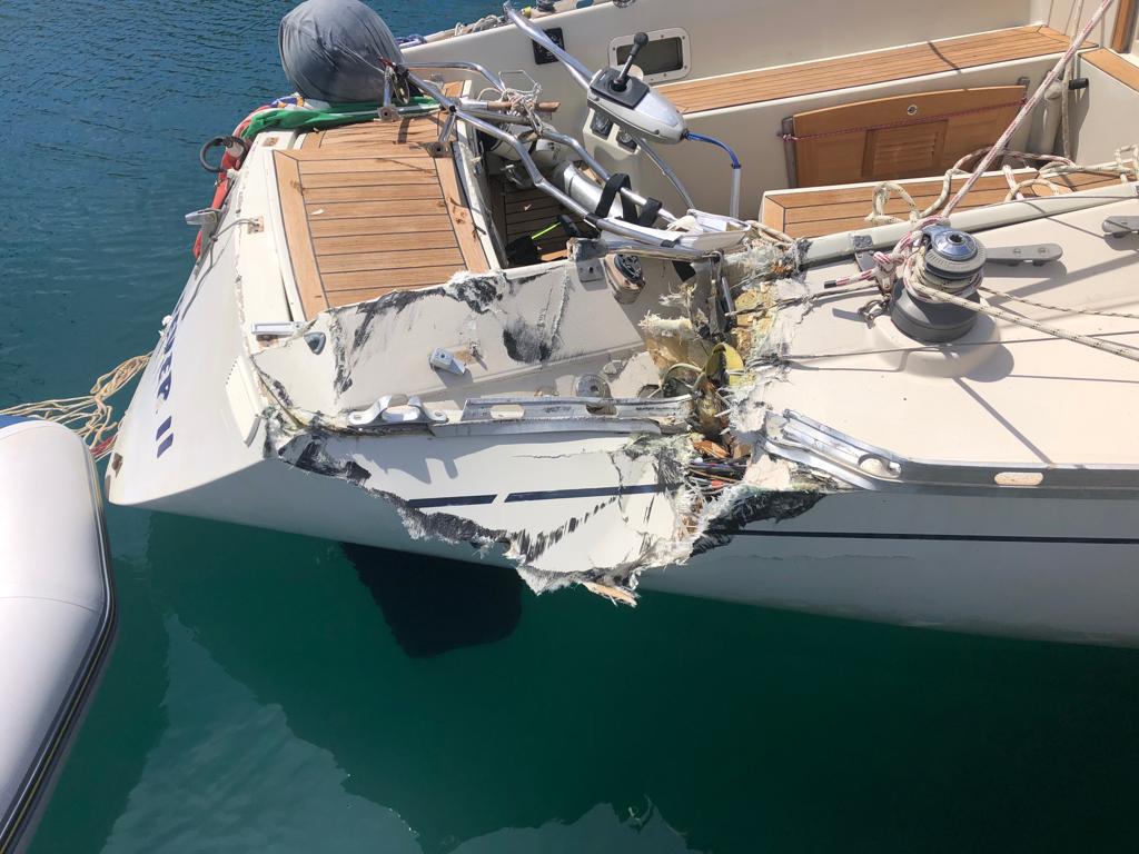 barca in mare durante un salvataggio