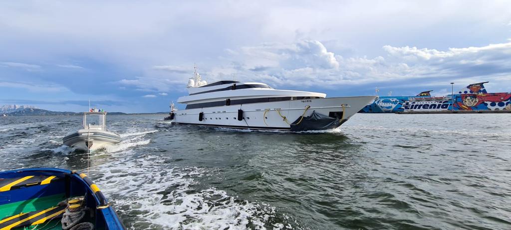 barca durante delle operazioni fasi di recupero