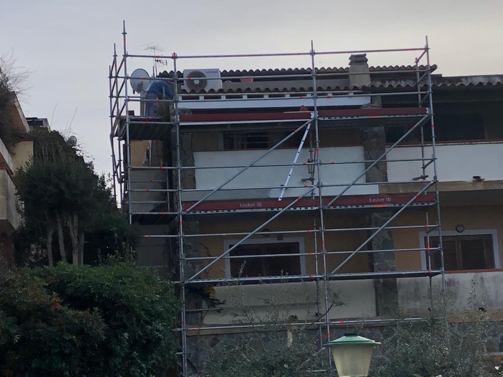 impalcatura installata durante una ristrutturazione edile