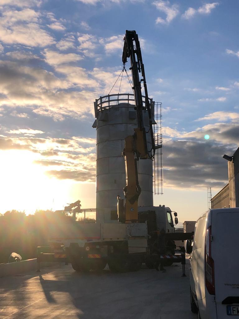 gru per sollevamento carichi pesanti