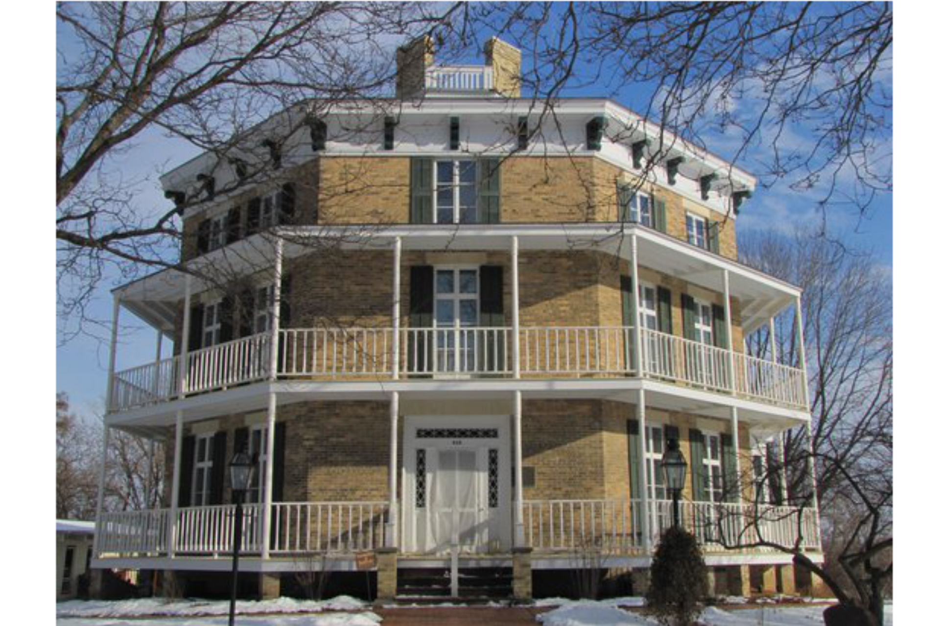 A large brick house with a lot of windows and balconies