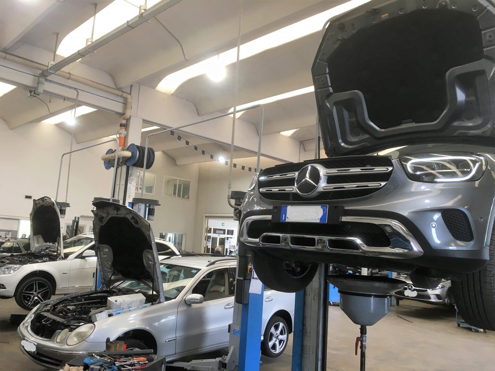 tecnico per riparazione auto