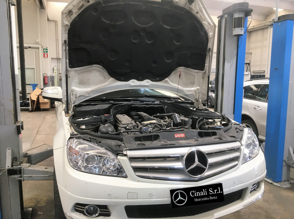 meccanico dell'autofficina