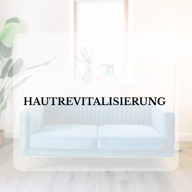 Eine Frau bekommt in einem Schönheitssalon eine Gesichtsbehandlung.