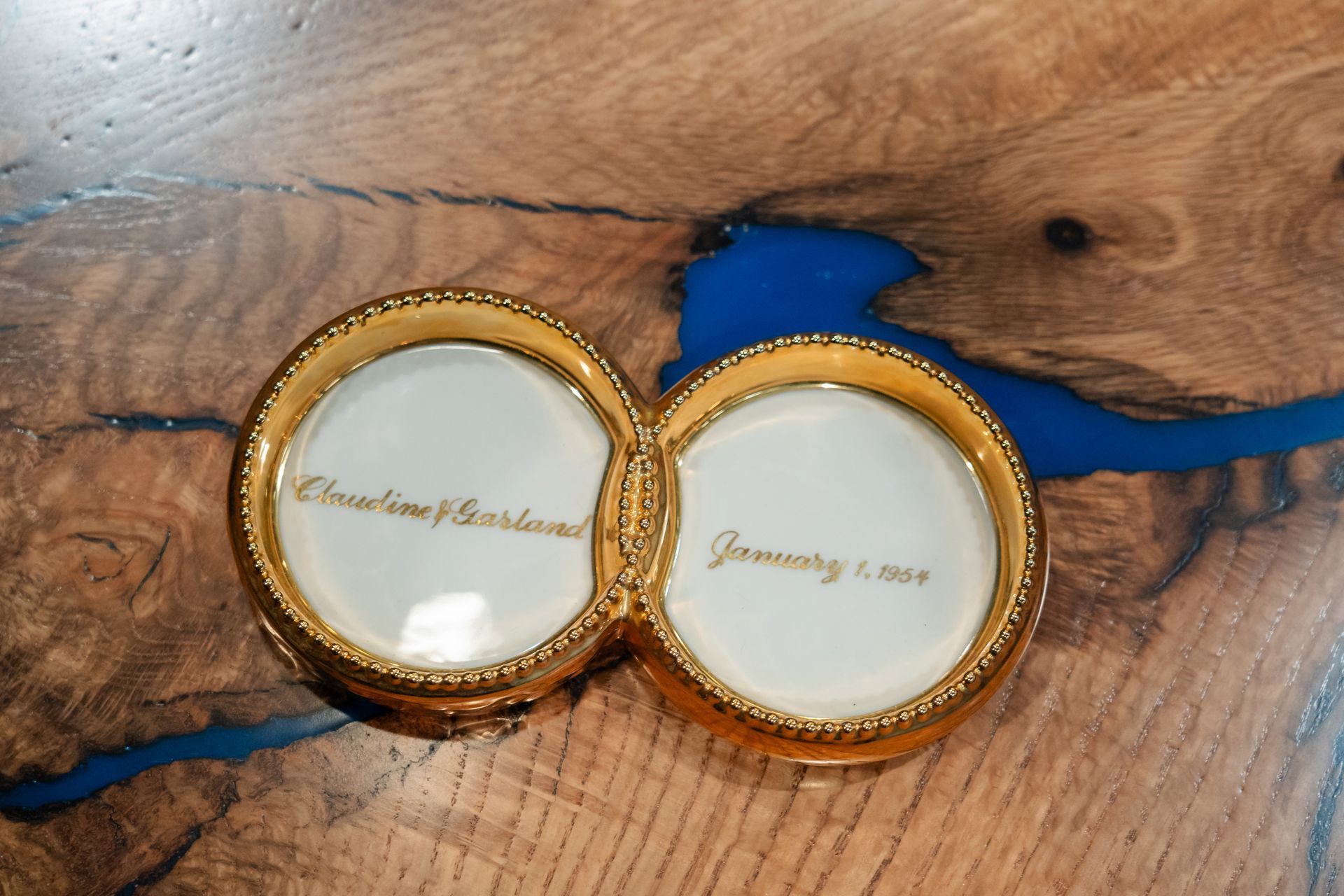 A picture frame with the date january 1st on it