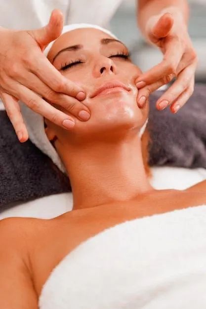Alt text:
Anti-aging and skin renewal treatments in Mississauga at Luxe Beauty and Wellness Spa