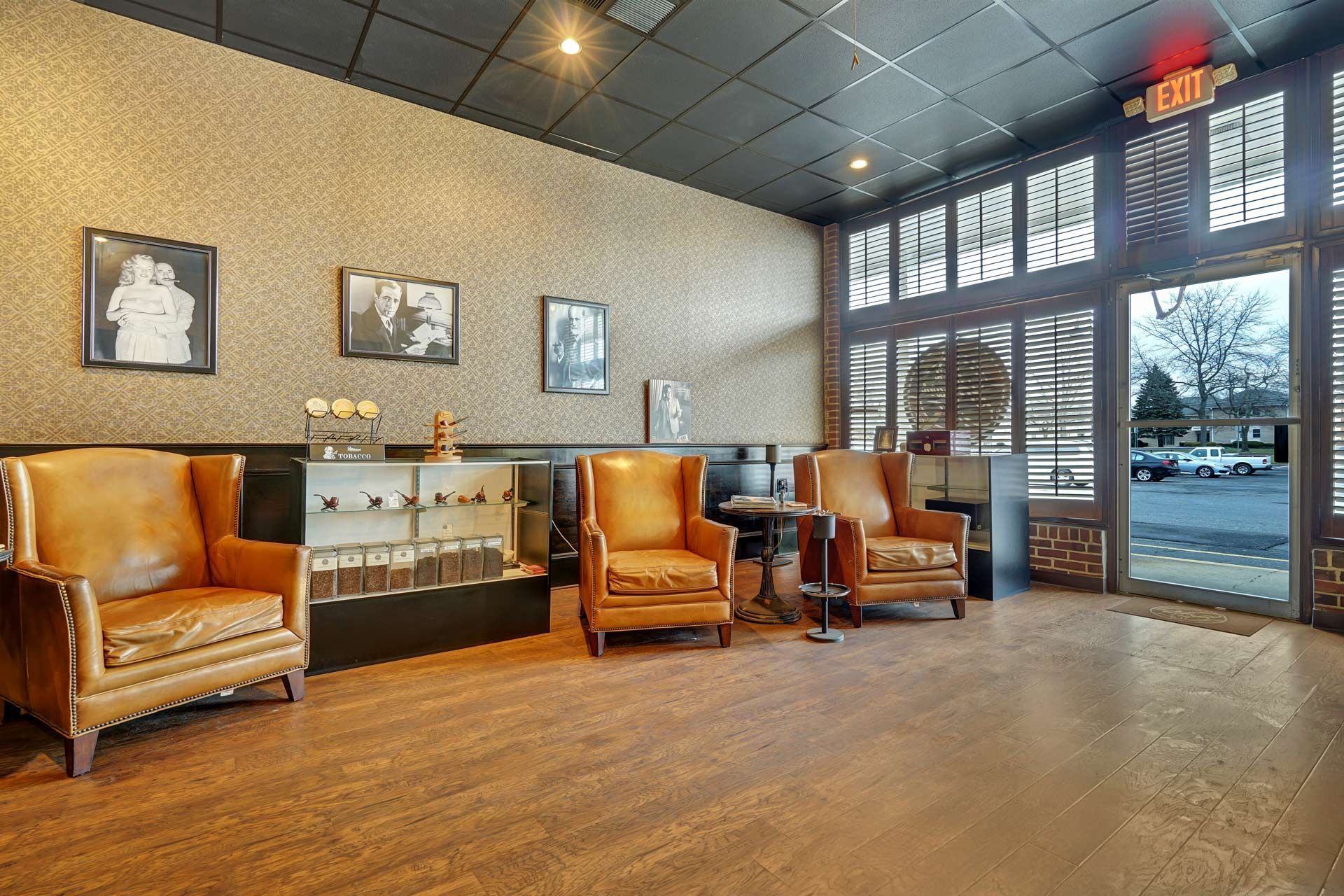 A room with chairs and a table in it