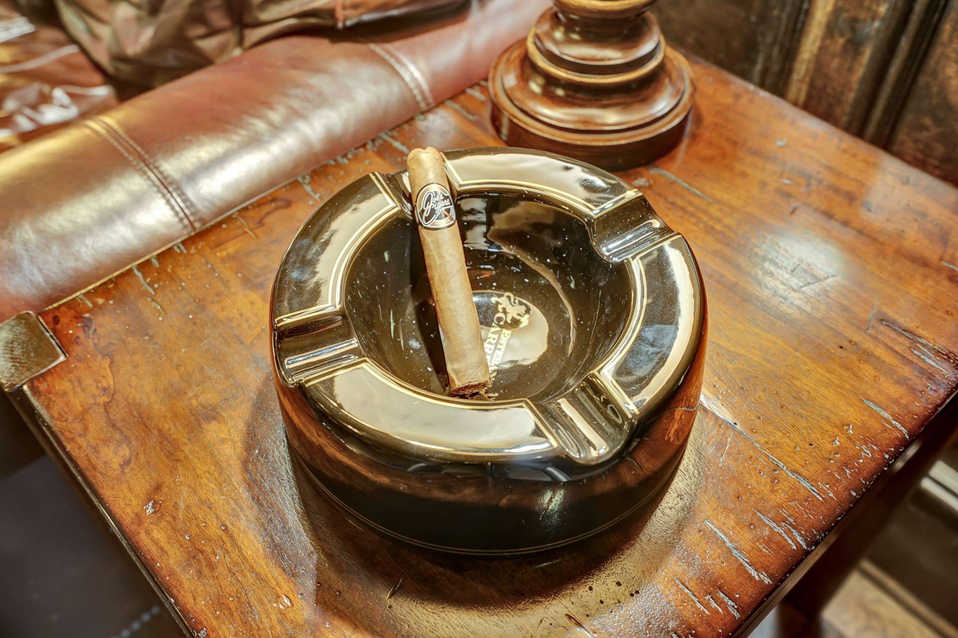 Cigar on a glossy round ashtray