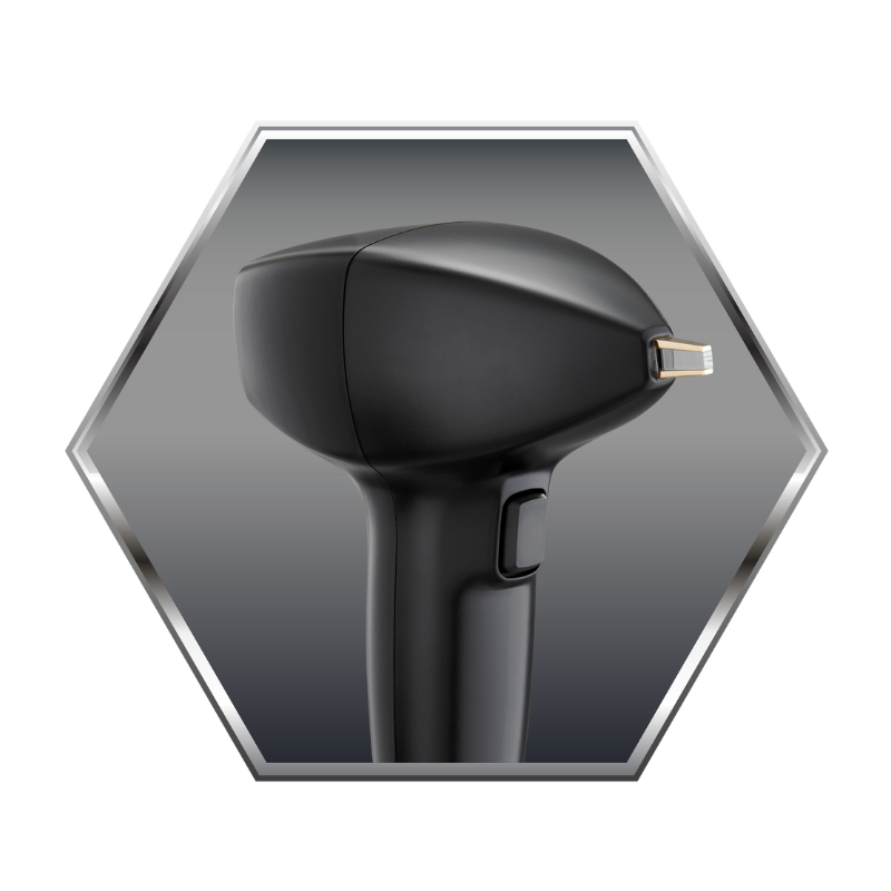 Batidora eléctrica de mano negra, dentro de un hexágono con borde plateado.