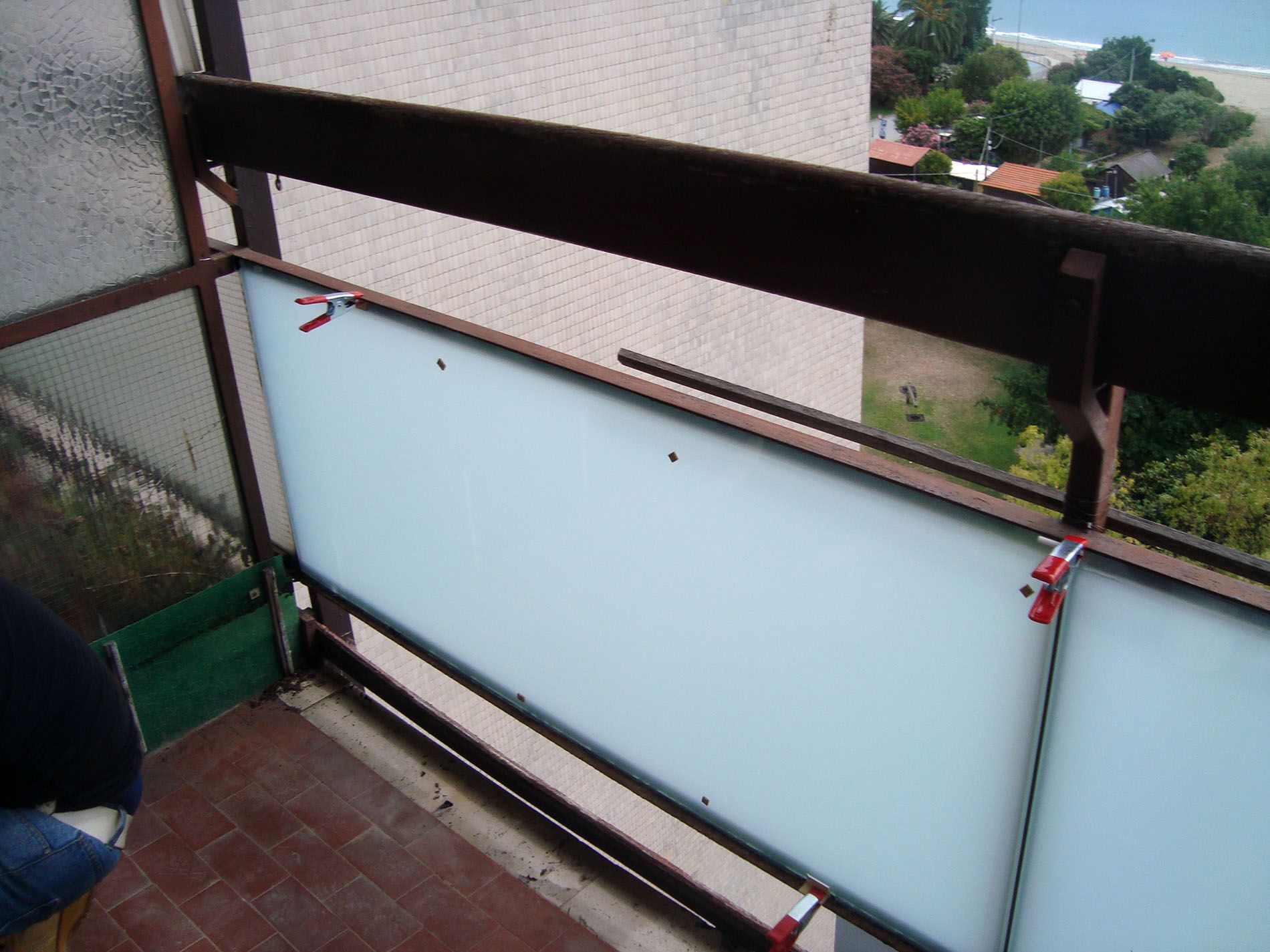 Parapetto con vetro a norma