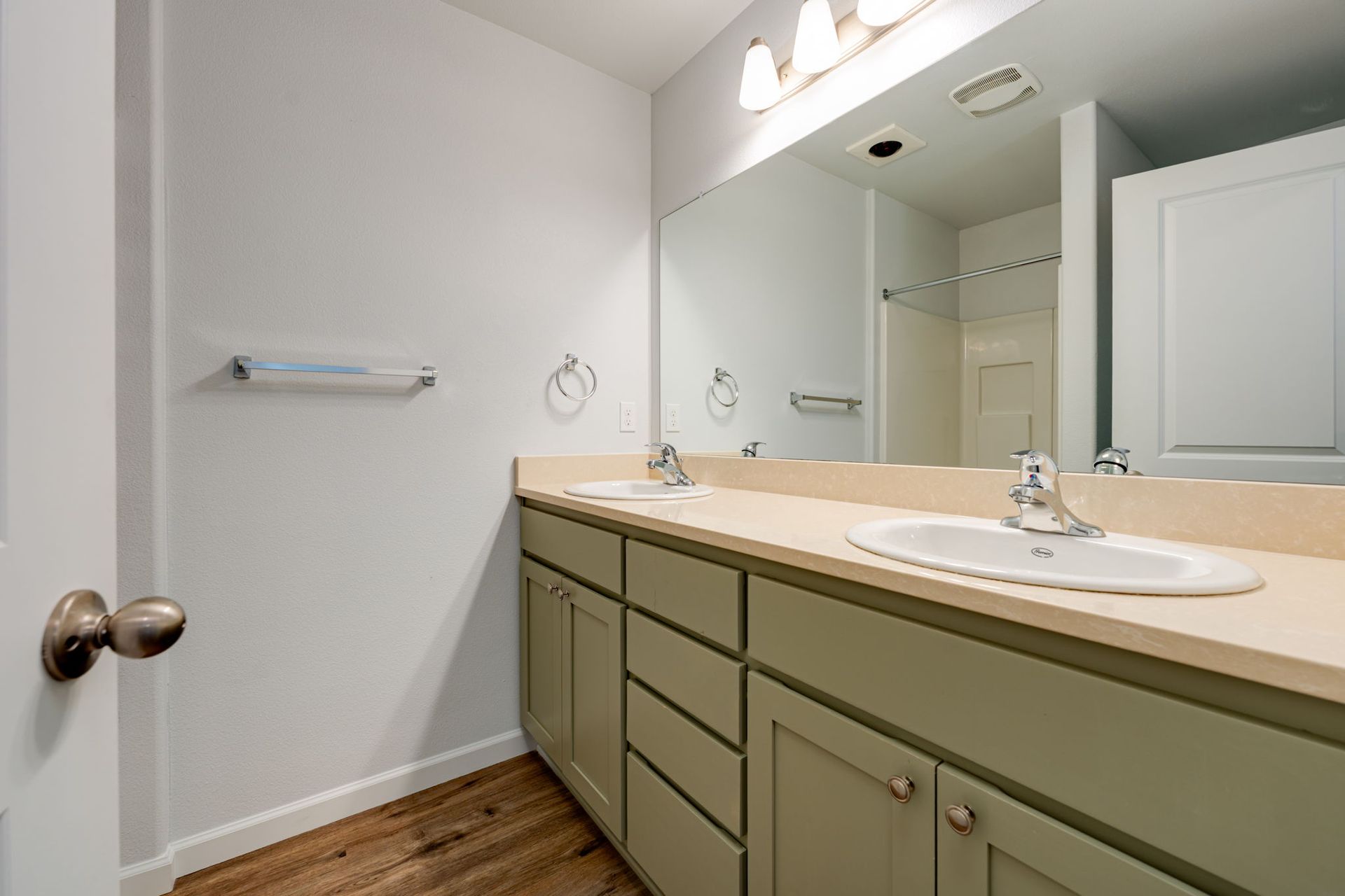 bathrom vanity with sink
