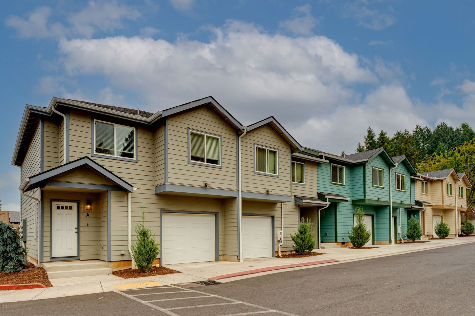 The front of building 955 at Lindsay Townhomes.