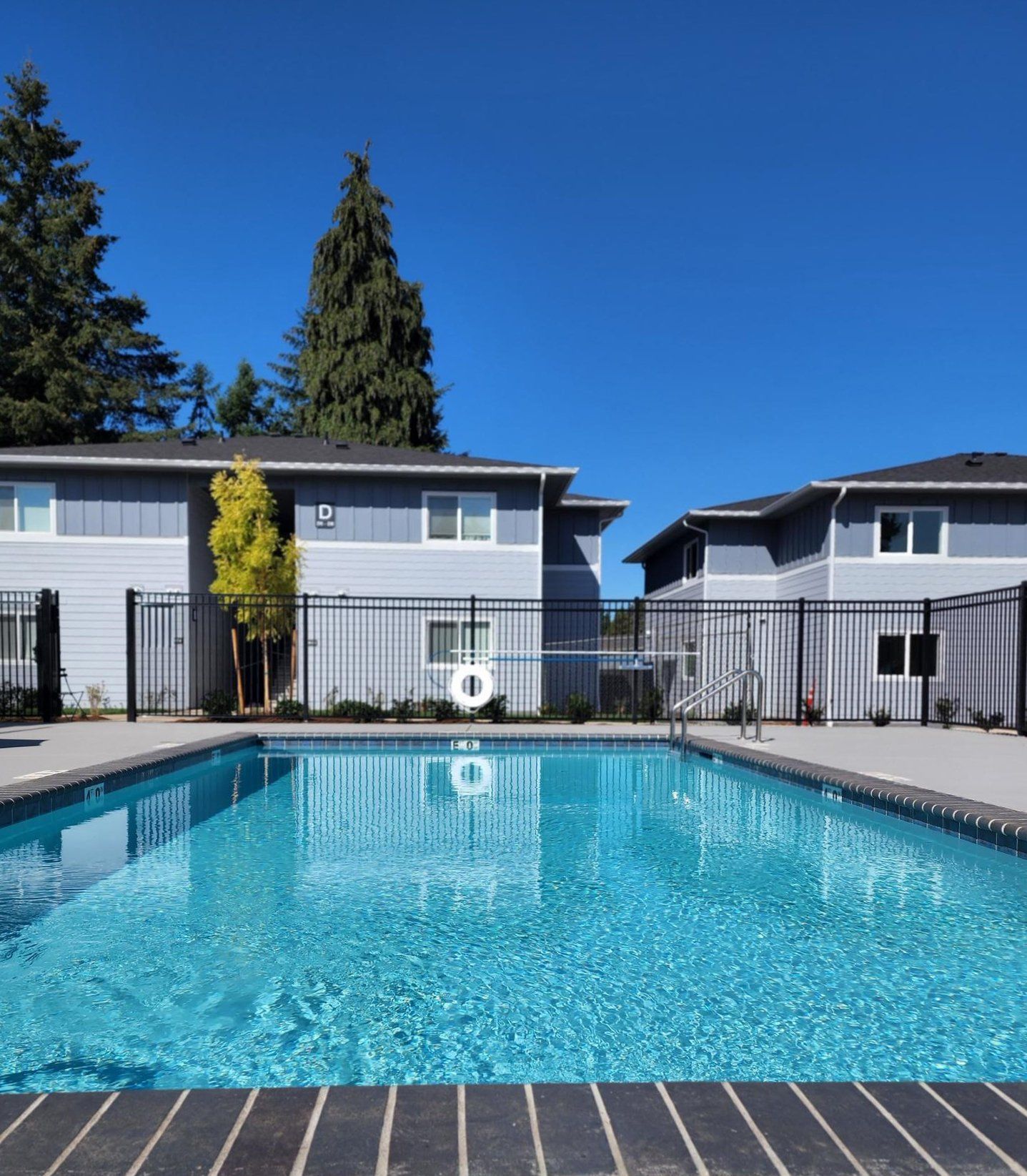 Heated outdoor swimming pool (seasonal)
