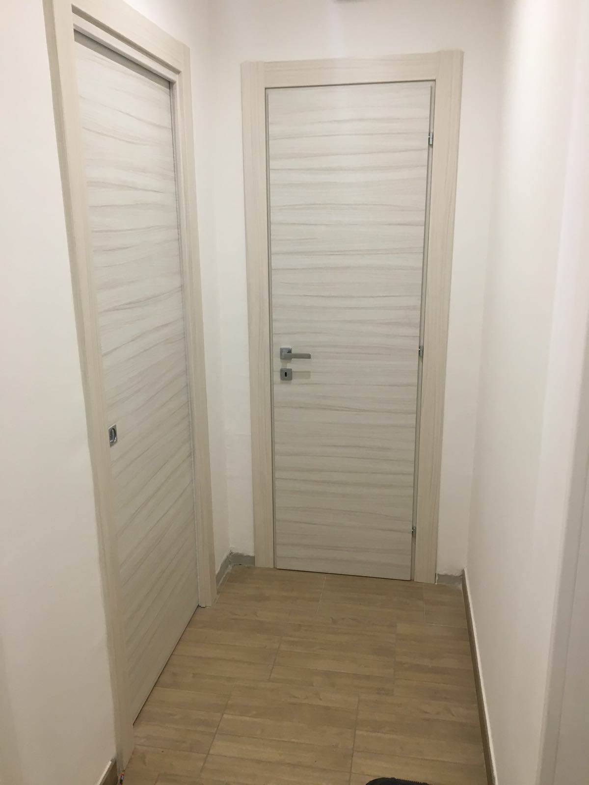 porte interne in legno chiaro