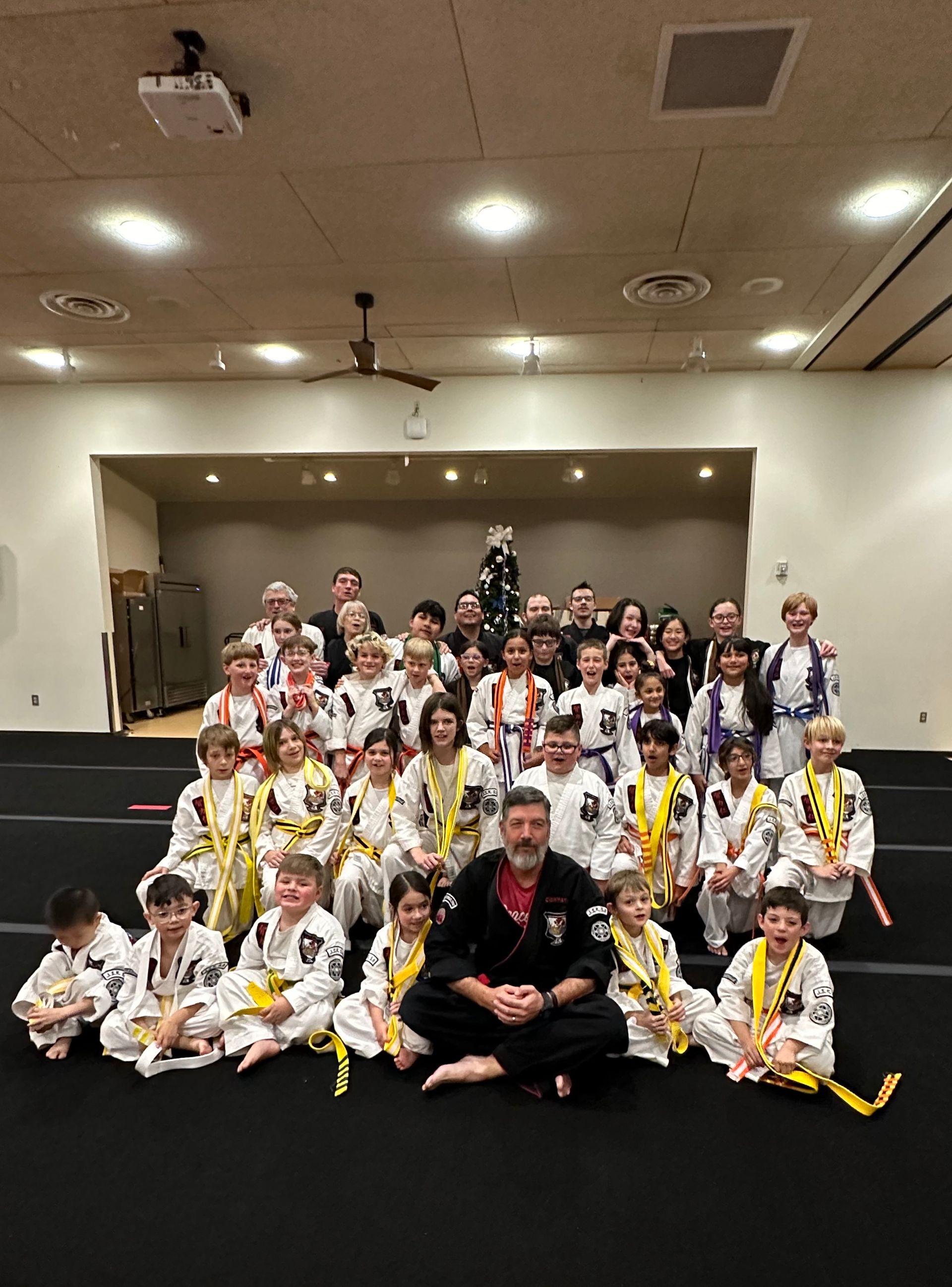 A blurry picture of a bunch of colorful lights on a dark background.