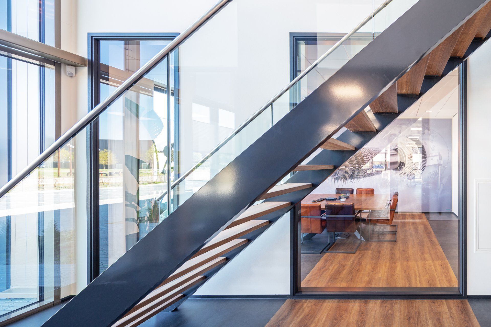 ontwerp trap hout staal transparantie glas interieur