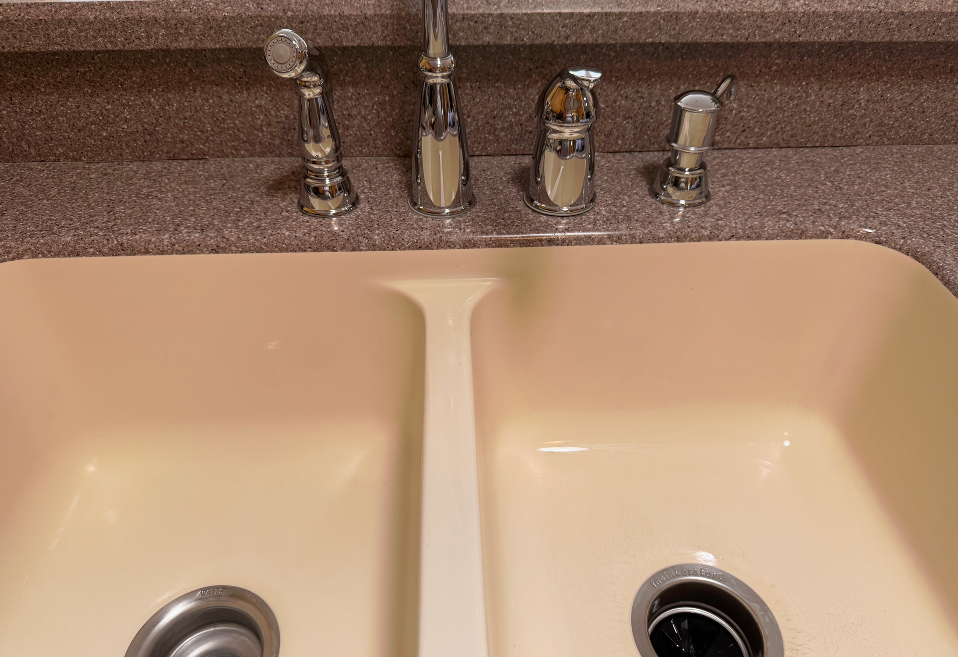 Clean sink and faucet