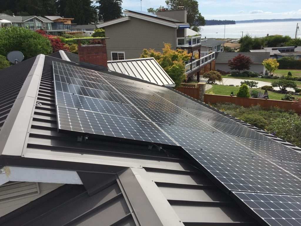 Advantages of Installing Solar Panels on Metal Roofs