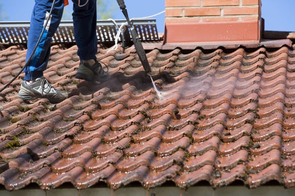 When to Call Professional Roof Cleaning Services