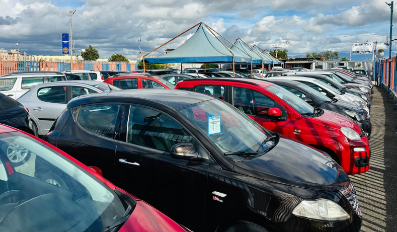 parco auto per esposizione esterna