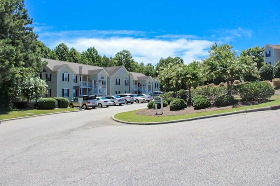 Boxwell Real Estate Kings Grant Condominiums Information