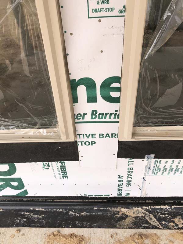 A window with a piece of paper that says ne on it