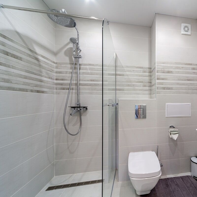Glass Shower Screen — Glass & Aluminium Services in Emerald, QLD